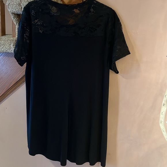 Apt 9 short sleeve top with pretty lace detail. - Picture 4 of 6